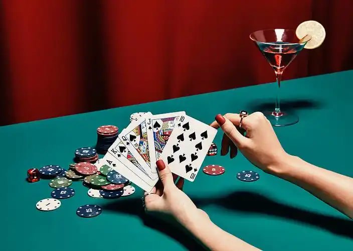 Meja live-dealer dengan studio produksi multi-kamera batik77